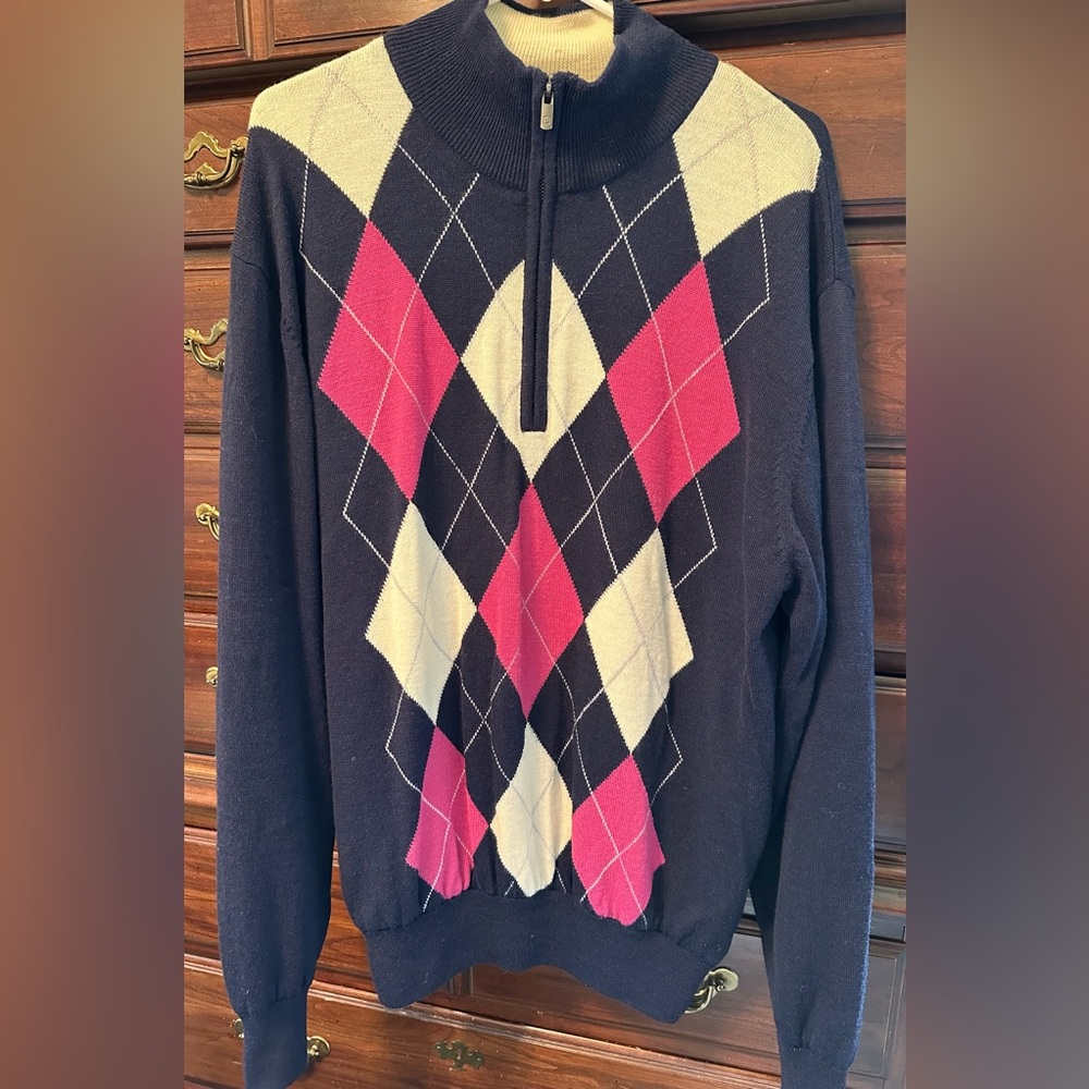 FootJoy 3/4 zip sweater. Slightly worn from smoke free home. Size:L
